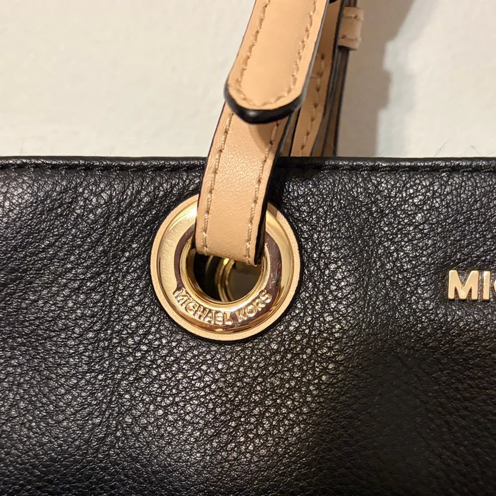 Michael Kors Black and Tan Leather handbag.Bedford Leather zip tote.